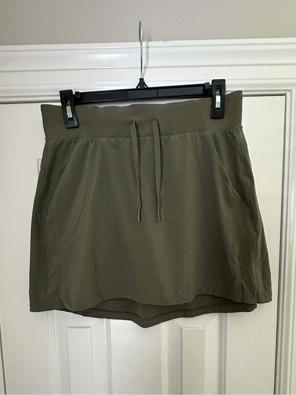 All In Motion, Stretch Woven, Skort, Olive Green
Sz S
Excellent Condition